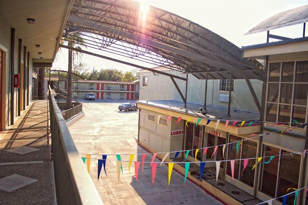 Whispering Palms Inn Del Rio Luaran gambar